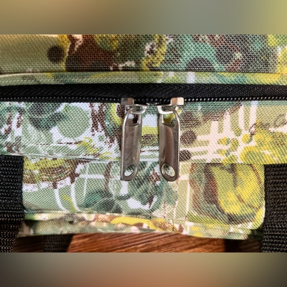 Volcano duffle, gym, overnight, or travel bag. In like new condition! Green. - Picture 4 of 16